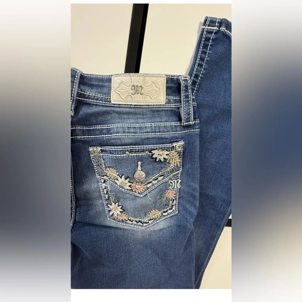 Miss Me Skinny Jeans | Embellished Floral Back Pockets | Stretch Denim
26x31 - Picture 11 of 15